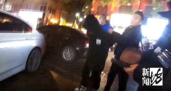 微信200人群怎么升级500人，如何将200人的QQ群升级为500人的群（4名男子辗转上海50多个银行网点取现200余万元）