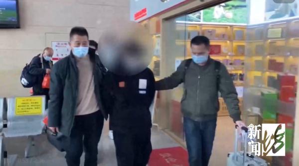 微信200人群怎么升级500人，如何将200人的QQ群升级为500人的群（4名男子辗转上海50多个银行网点取现200余万元）