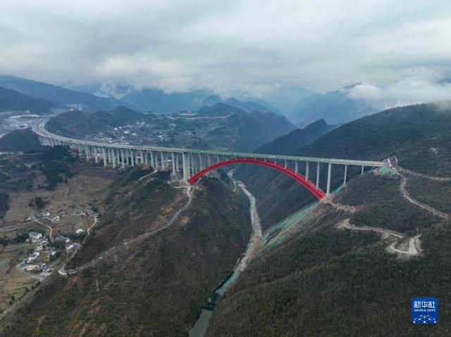 贵州最美的公路介绍，壮美的贵州遵义大发渠特大桥