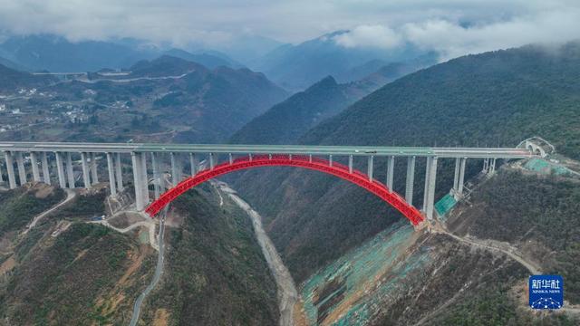 贵州最美的公路介绍，壮美的贵州遵义大发渠特大桥