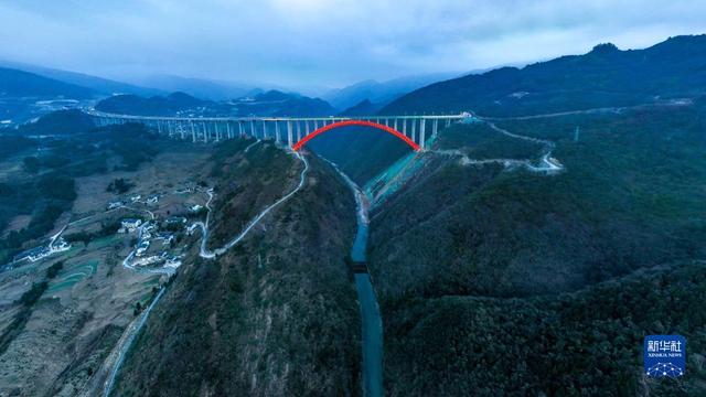 贵州最美的公路介绍，壮美的贵州遵义大发渠特大桥