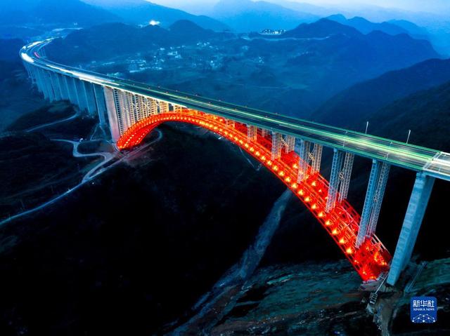 贵州最美的公路介绍，壮美的贵州遵义大发渠特大桥