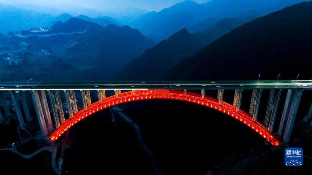 贵州最美的公路介绍，壮美的贵州遵义大发渠特大桥