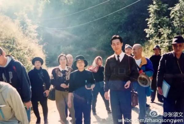 我太可了什么意思啊，太可了是什么梗（90年代做导游月入2万）