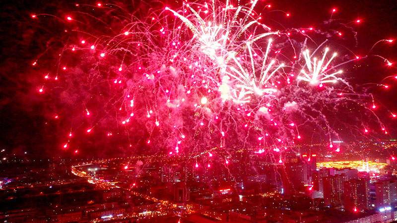 东风夜放花千树 火树银花不夜天