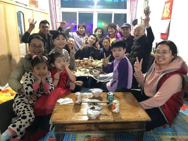 英雄联盟游戏内如何回复好友消息，英雄联盟在游戏过程中如何回复好友消息（充电器一拔，我再讲两句）