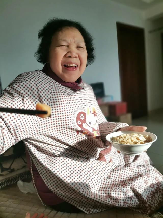 英雄联盟游戏内如何回复好友消息，英雄联盟在游戏过程中如何回复好友消息（充电器一拔，我再讲两句）