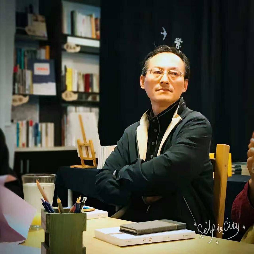 面对面 | 诗人小海:创作每一首新作,都应像一次历险