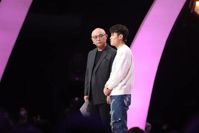 非诚勿扰最近一期男嘉宾名单，他是《非诚勿扰》舞台上的何广智