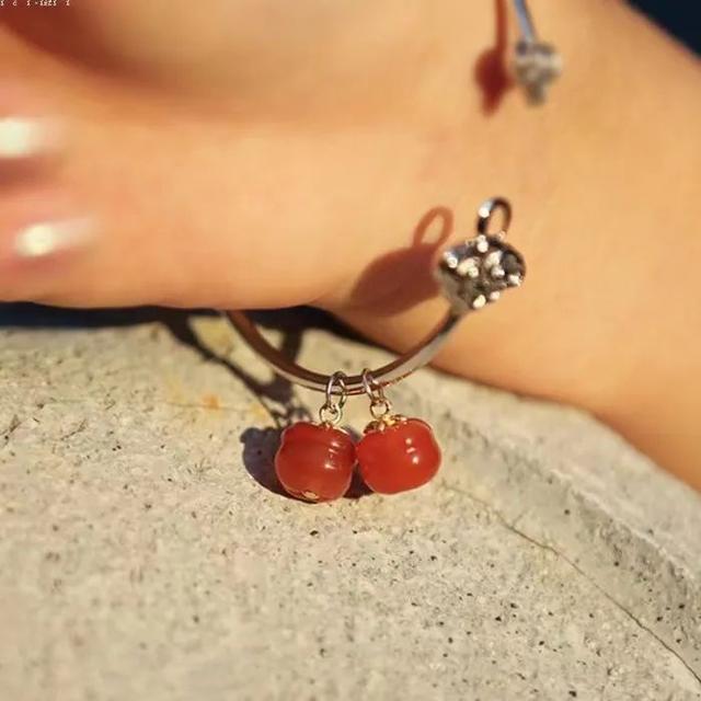 同心结有什么寓意，同心结寓意（想用礼物表达心意）