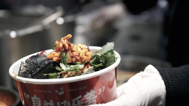 湖南过年吃什么，湖南人过年有哪些习俗（湖南味道，臭豆腐：长沙烟火气）