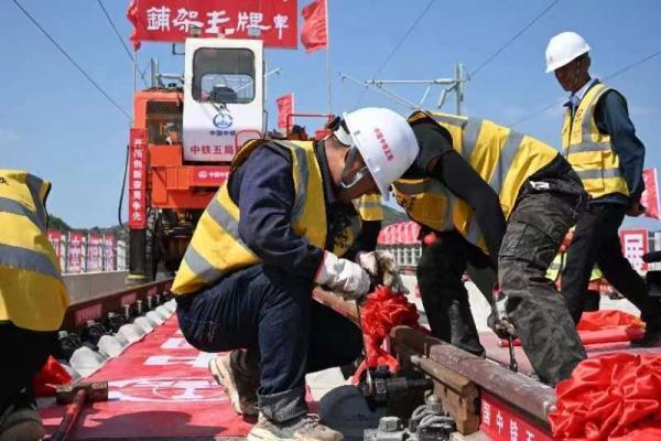 高铁时速多少，高铁时速多少公里每小时（这条高铁今年具备开通条件→）