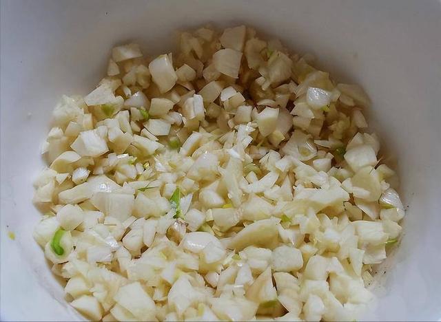豌豆尖怎么做最好，春日美食：蒜蓉豌豆尖