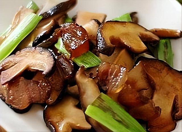 豌豆尖怎么做最好，春日美食：蒜蓉豌豆尖