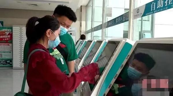 闻臭师是做什么的，并递给你一碗螺蛳粉