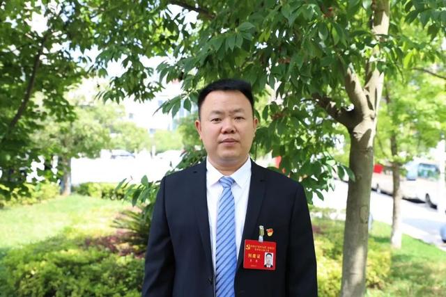 紧紧地什么填词语，紧紧的什么填空是什么（樱桃为什么这样红——全国人大代表肖军的富民兴村“密码”）