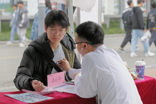国家励志奖学金榜样的力量，高校学子：“为人民服务