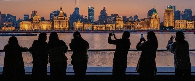 上海外滩夜景图片，上海外滩哪个位置能拍到最美夜景（上海这里的外滩景色绝了）