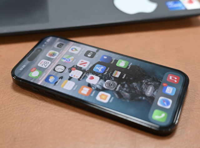 iphone充电，iphone手机正确的充电方法（iPhone电池保养秘籍）