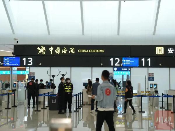 成都东客站攻略，在成都打飞的千万别跑错机场