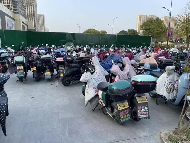 杭州地铁2号线，杭州地铁3号线和地铁2号线（杭州地铁口这幕让人傻眼）