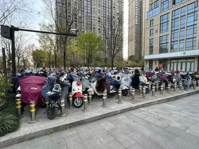 杭州地铁2号线，杭州地铁3号线和地铁2号线（杭州地铁口这幕让人傻眼）