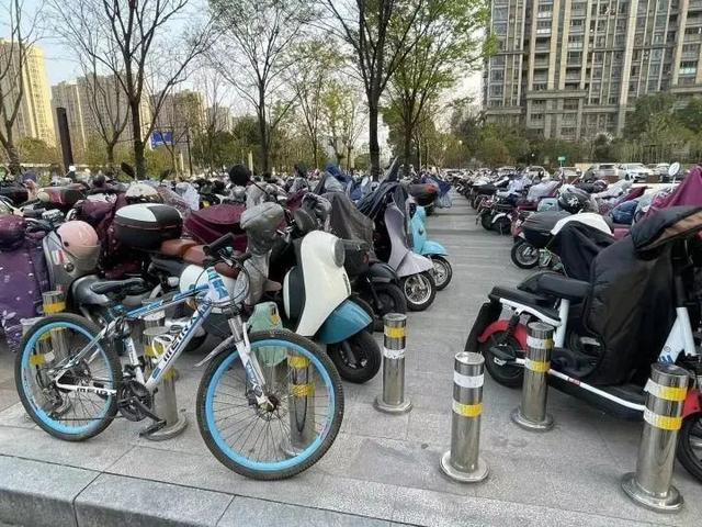 杭州地铁2号线，杭州地铁3号线和地铁2号线（杭州地铁口这幕让人傻眼）