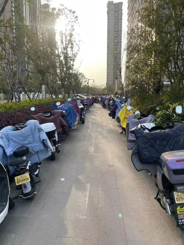 杭州地铁2号线，杭州地铁3号线和地铁2号线（杭州地铁口这幕让人傻眼）