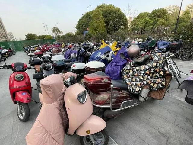 杭州地铁2号线，杭州地铁3号线和地铁2号线（杭州地铁口这幕让人傻眼）