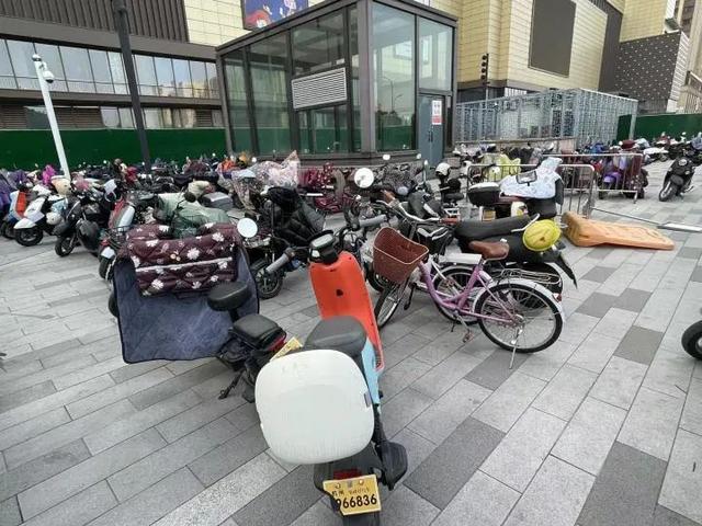 杭州地铁2号线，杭州地铁3号线和地铁2号线（杭州地铁口这幕让人傻眼）