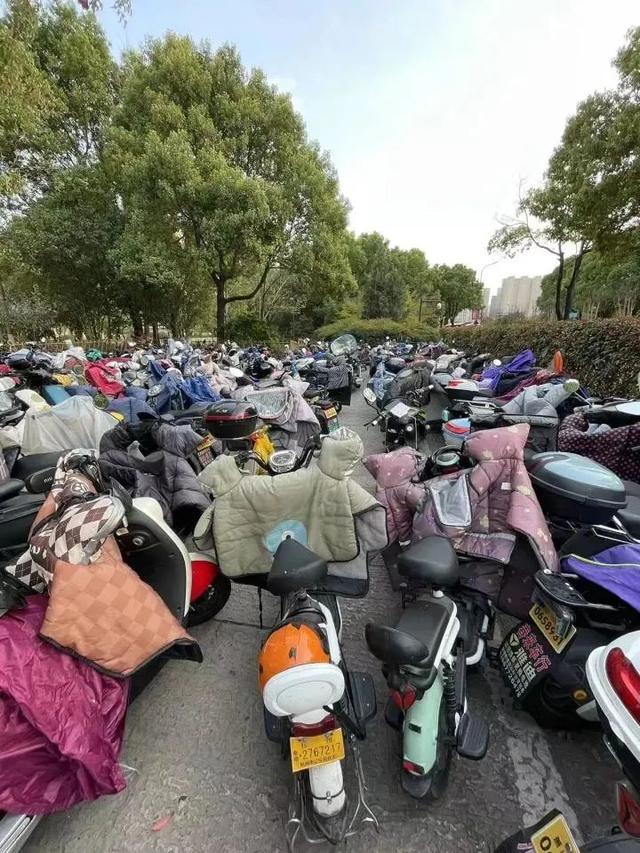 杭州地铁2号线，杭州地铁3号线和地铁2号线（杭州地铁口这幕让人傻眼）