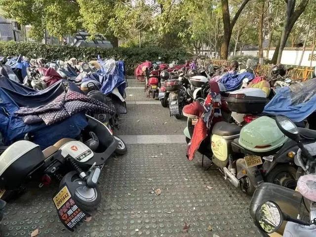 杭州地铁2号线，杭州地铁3号线和地铁2号线（杭州地铁口这幕让人傻眼）