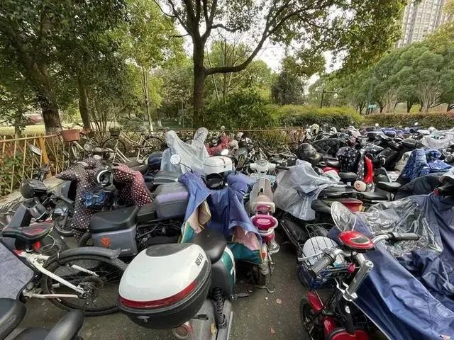 杭州地铁2号线，杭州地铁3号线和地铁2号线（杭州地铁口这幕让人傻眼）