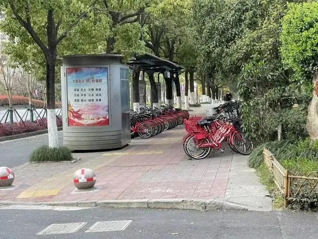 杭州地铁2号线，杭州地铁3号线和地铁2号线（杭州地铁口这幕让人傻眼）