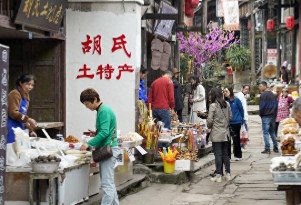 重庆合川：涞滩古镇引游人