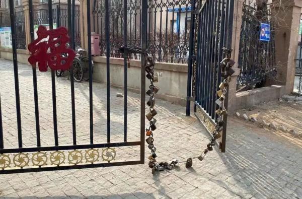 小区门禁卡怎么用，nfc门禁卡到底该怎么用（沈阳这个小区的“门禁系统”火了）