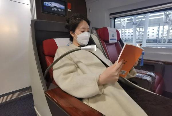 一等座座椅怎么调，高铁一等座怎么调座椅（高铁列车座椅上的这些功能）
