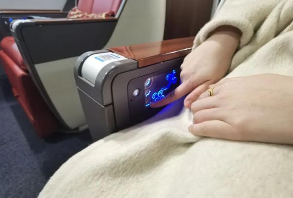 一等座座椅怎么调，高铁一等座怎么调座椅（高铁列车座椅上的这些功能）