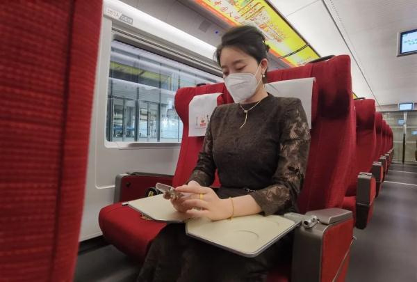 一等座座椅怎么调，高铁一等座怎么调座椅（高铁列车座椅上的这些功能）