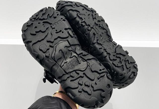 crocs洞洞鞋，crocs洞洞鞋冬季（Crocs 新鞋一眼种草）