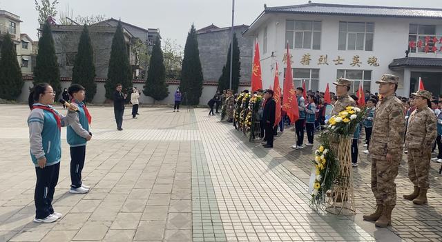 卫国戍边英雄事迹国防部，百万国人祭奠卫国戍边英烈肖思远