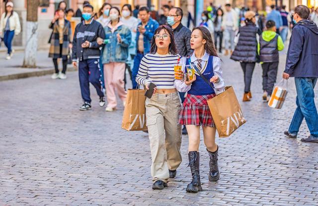 哈尔滨大街小巷的老街，春风飘荡百年老街