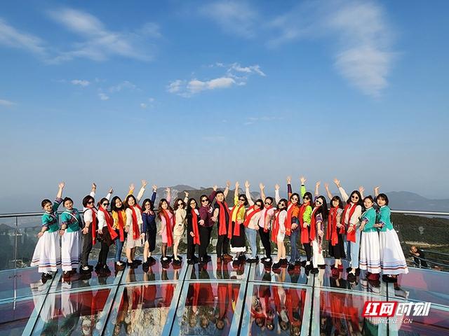 入境游升温 七星山迎来首批越南旅游团