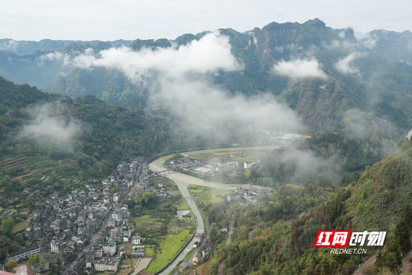 吉首矮寨大桥介绍，矮寨大桥：用一座大桥