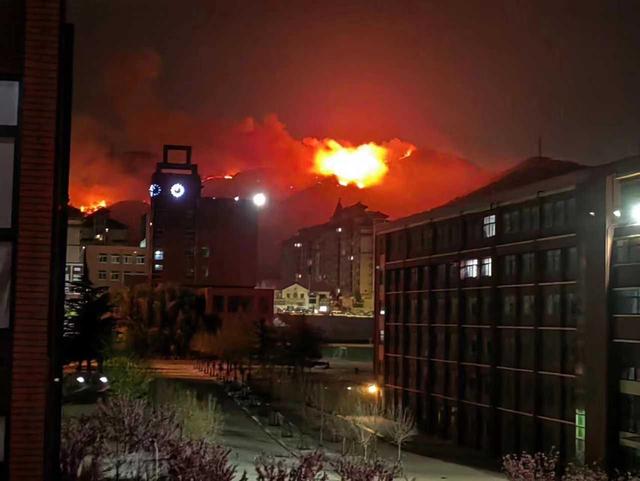 烟台山火烧了700多年古塔？景区回应：三和塔保护完好，塔山景区仍正常开放