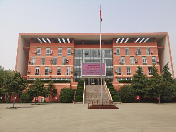 郑州一中国际航空港实验学校，郑州公办排名前十的初中学校（描绘魅力空港新画卷——河南郑州航空港举行“自媒体看航空港”集体采风综述）