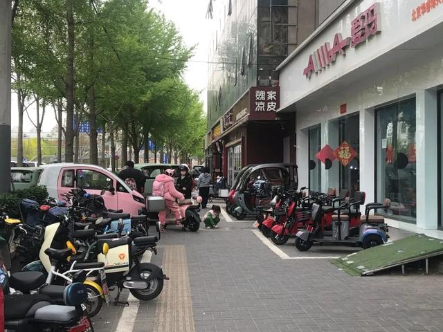 老年代步车需要驾照吗，哪些老年代步车不用驾照可以上路（“老头乐”上牌就能满街跑）