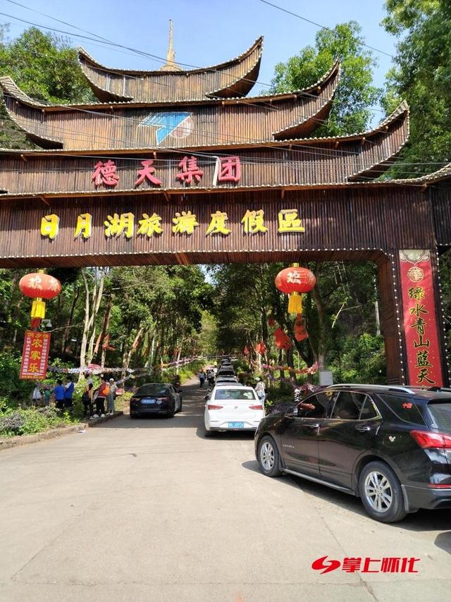 “五一”假日 怀化城郊景区热翻天