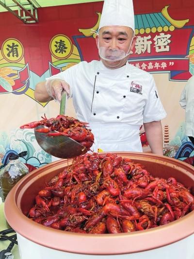 新密夜市有什么好吃的，从板车起步到省内驰名现在的新密夜市家家都有“招牌菜”