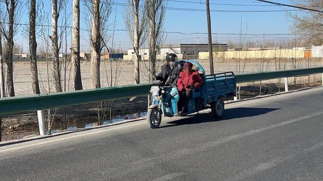 电动车不能载人吗，关于电动车载人新规定（电动车违法载人“驶”不得）